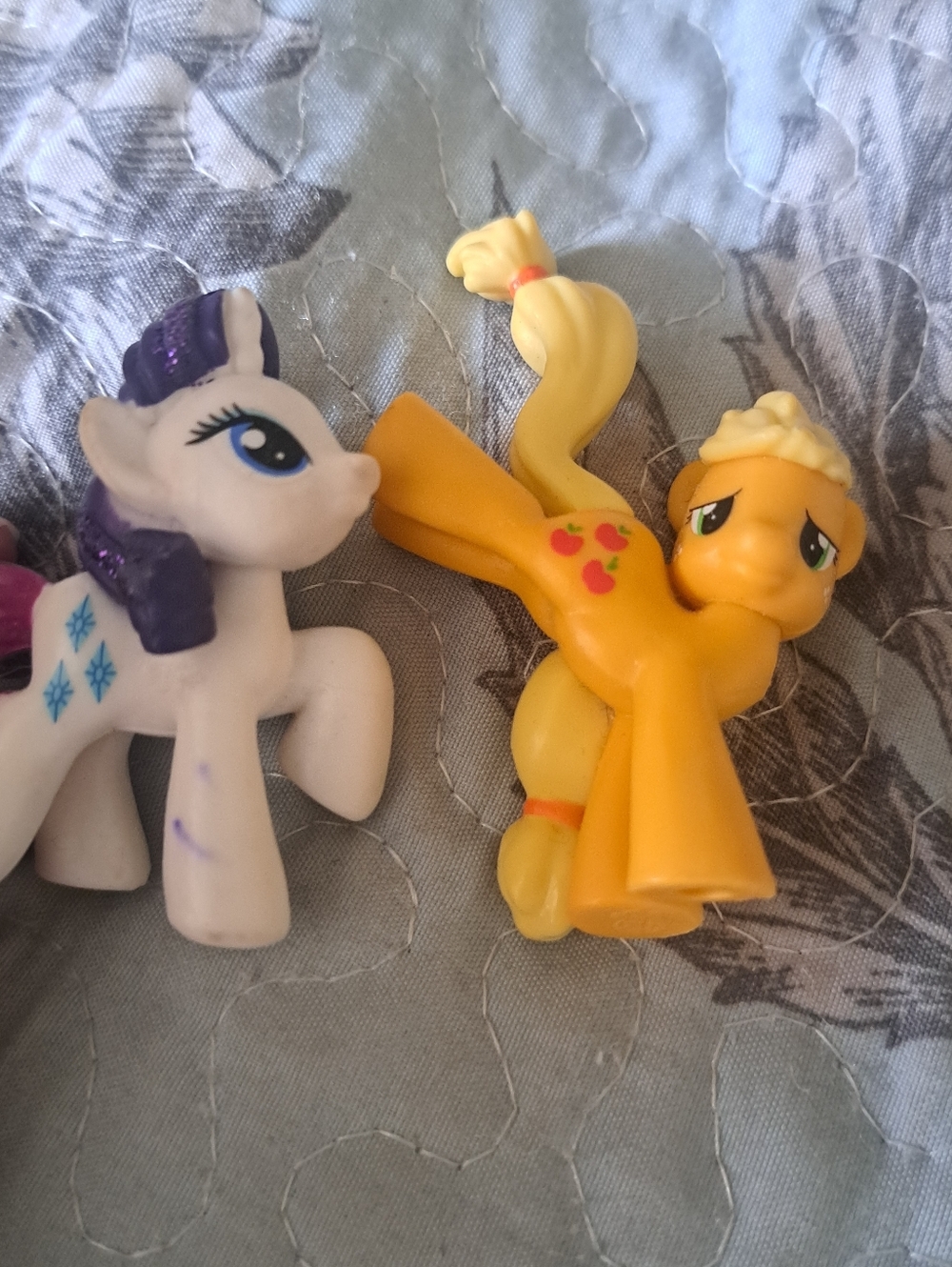 My Little Pony Figures - Yellow Applejack & White Rarity